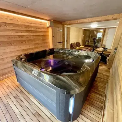 Chalet Kelly