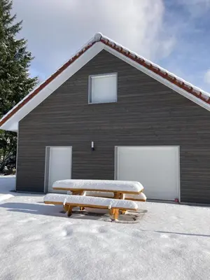 L'établissement La cabane des écureuils en hiver