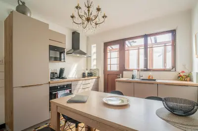 Cuisine ou kitchenette dans l'établissement La Maison de Lucie - grande maison idéale en famille ou entre amis - jardin - parking gratuit