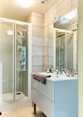 Salle de bains dans l'établissement Le Trésor des Vosges Appartement spacieux et lumineux 80m2 - jeux arcades - idéal famille 4 à 6 personnes