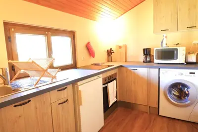 Cuisine ou kitchenette dans l'établissement Petit chalet de montagne avec espace extérieur
