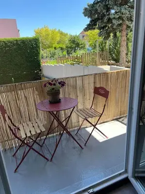 Balcon ou terrasse dans l'établissement Superbe appartement lumineux avec parking gratuit
