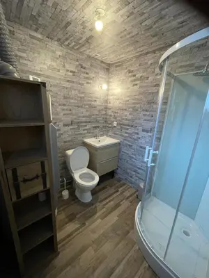 Salle de bains dans l'établissement Chalet Nala