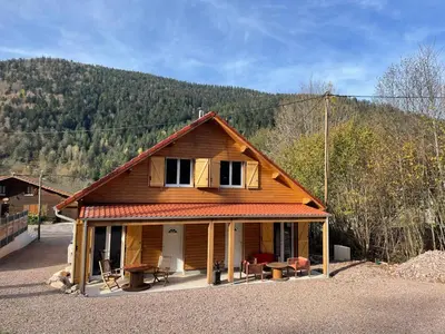 Vue générale sur la montagne ou vue sur la montagne depuis le chalet