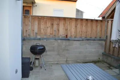 Barbecue disponible mis à disposition des clients de la maison de vacances