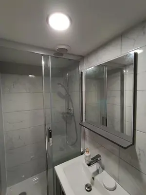 Salle de bains dans l'établissement Fribourg