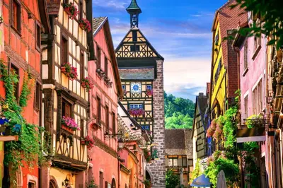 Vue générale sur Riquewihr ou vue de la ville depuis l'appartement