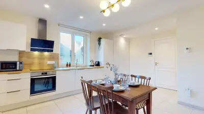 Cuisine ou kitchenette dans l'établissement Appartements Le Tilleul de la Vallée Noble