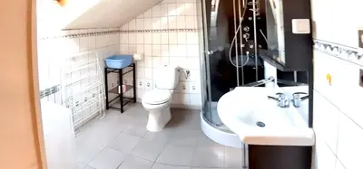Salle de bains dans l'établissement Maison enchanteresse à Ingersheim avec vue sur la montagne