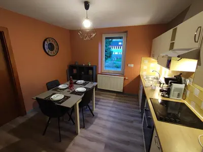 Cuisine ou kitchenette dans l'établissement Appartement 5 personnes à deux kilomètres des pistes