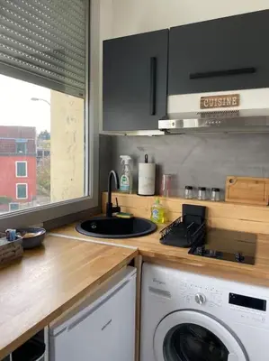 Cuisine ou kitchenette dans l'établissement Superbe studio cosy et atypique 3 étoiles