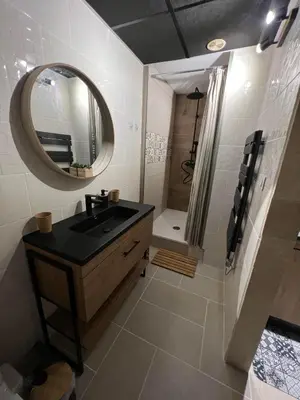 Salle de bains dans l'établissement Gîte Les Lauriers