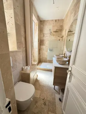 Salle de bains dans l'établissement Le Charme de Colmar - Proche centre ville et gare - 8 personnes - arrivée autonome