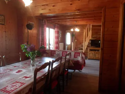 Coin salon dans l'établissement Chalet familial à La Bresse, proche randonnées, WIFI, animaux admis - FR-1-589-425