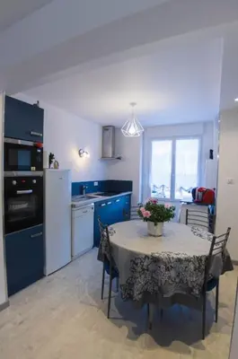 Cuisine ou kitchenette dans l'établissement Cocooning chez Corinne , Gérardmer