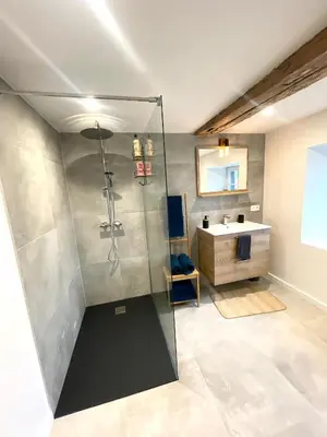 Salle de bains dans l'établissement Gîte au cœur des remparts-parking facile