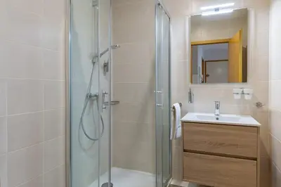 Salle de bains dans l'établissement Travel Homes - Niffel 2 - Un havre de paix près du Parc