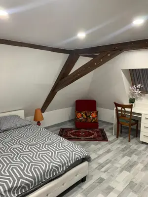 Un ou plusieurs lits dans un hébergement de l'établissement Chambre rustique avec double lit et sa salle de bain privée