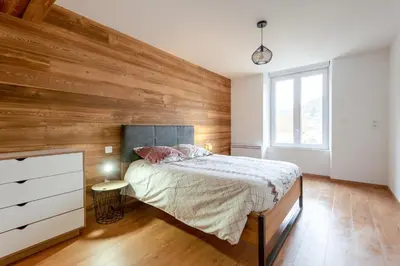 Un ou plusieurs lits dans un hébergement de l'établissement Ouréa - duplex avec balcon