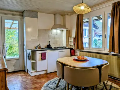 Cuisine ou kitchenette dans l'établissement Gîtes Le Verger
