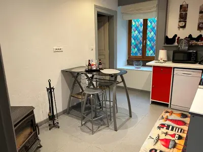 Cuisine ou kitchenette dans l'établissement Les volets bleus