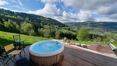 Vue générale sur la montagne ou vue sur la montagne depuis la maison d'hôtes