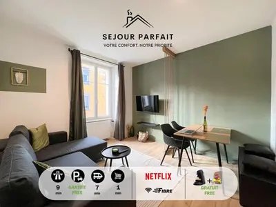 Coin salon dans l'établissement Appart'Hôtel Le Valdoie - Rénové, Calme & Netflix