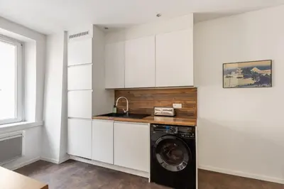 Cuisine ou kitchenette dans l'établissement Travel Homes - The Rokst: Rare, Central and Modern