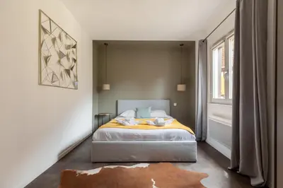 Un ou plusieurs lits dans un hébergement de l'établissement Travel Homes - The Rokst: Rare, Central and Modern