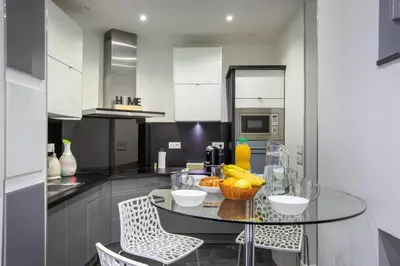 Cuisine ou kitchenette dans l'établissement Pyramide