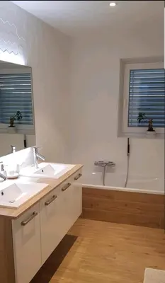 Salle de bains dans l'établissement Maison Passive avec piscine proche Colmar