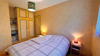 Un ou plusieurs lits dans un hébergement de l'établissement Gîte Le Pingu - spacieux, calme, plein sud - cabine sauna - 8 personnes