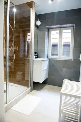 Salle de bains dans l'établissement La Pomme Du Président II