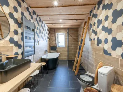 Salle de bains dans l'établissement La Maison de Max - avec terrasse