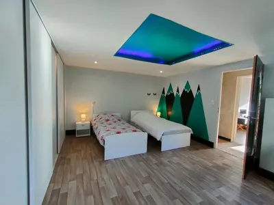 Un ou plusieurs lits dans un hébergement de l'établissement Appartement moderne et lumineux, proche de Saint-Dié-des-Vosges - 5 pers., WiFi, parking, terrasse - FR-1-589-434