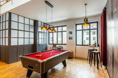 Billard dans l'établissement Le 48-GregIMMO-Appart'Hôtel