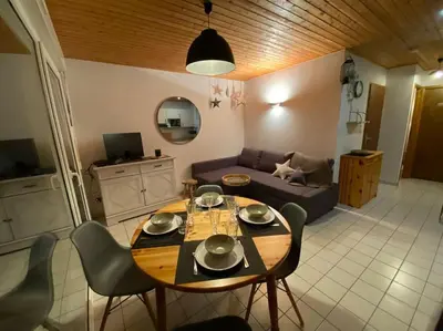 Coin salon dans l'établissement Gérardmer Appt 4/6 rez de jardin