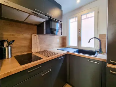 Cuisine ou kitchenette dans l'établissement Travel Homes - NewGate 2, elegant, heart of Colmar