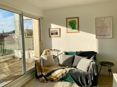Coin salon dans l'établissement Appartement avec terrasse et parking gratuit accolé