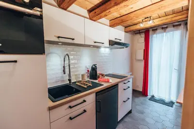 Cuisine ou kitchenette dans l'établissement Aux Cerfs des Vignes - L'annexe