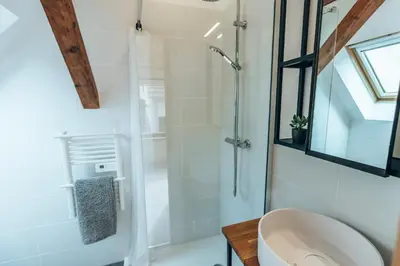 Salle de bains dans l'établissement Aux Cerfs des Vignes - L'annexe