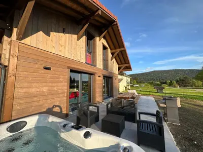 Vue générale sur la montagne ou vue sur la montagne depuis le chalet