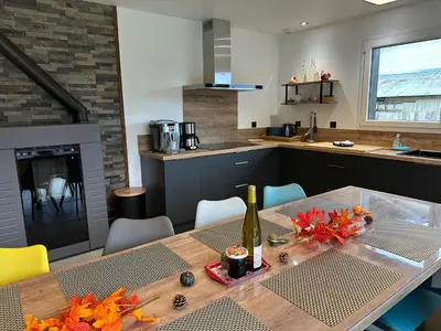 Cuisine ou kitchenette dans l'établissement Chalet COCOTTE - pétanque, jacuzzi & baby-foot