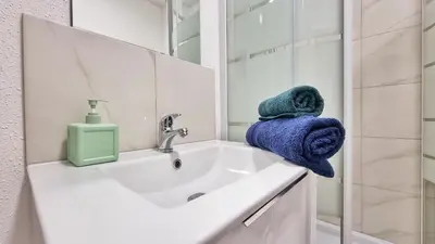 Salle de bains dans l'établissement La Résidence Évasion 2 - Original - Gare - Wifi - Relax BNB
