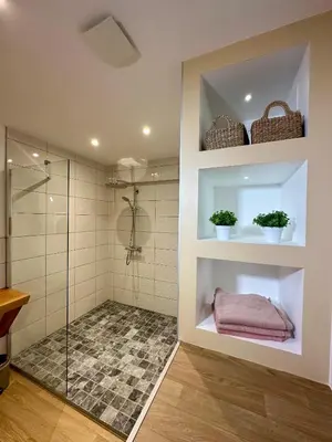 Salle de bains dans l'établissement Charmant et chaleureux gîte dans le vignoble