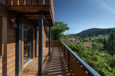 Vue générale sur la montagne ou vue sur la montagne depuis le chalet