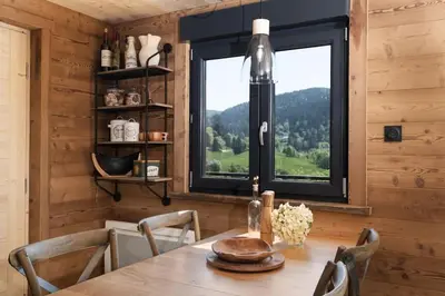 Vue générale sur la montagne ou vue sur la montagne depuis le chalet