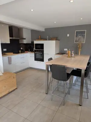 Cuisine ou kitchenette dans l'établissement Aux balcons de la vallée