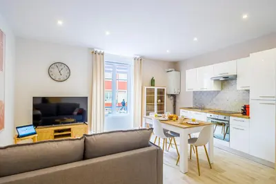 Télévision ou salle de divertissement dans l'établissement Le 54-GregIMMO-Appart'Hôtel