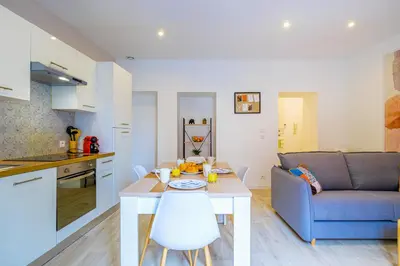 Cuisine ou kitchenette dans l'établissement Le 54-GregIMMO-Appart'Hôtel